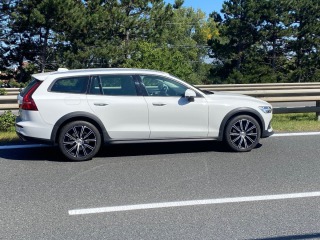 Volvo V60 2,0   140kW crosscountry
