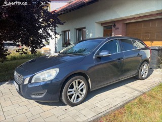 Volvo V60 2,0   D3 120kW (5-válec)