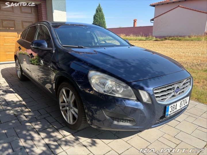Volvo V60 2,0   D3 120kW (5-válec) 2010