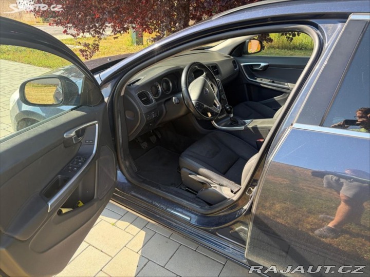 Volvo V60 2,0   D3 120kW (5-válec) 2010