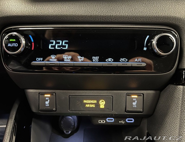 Toyota Yaris STYLE 2025