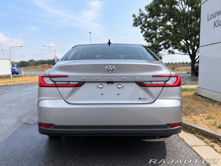 Toyota Camry 2.5 HEV Executive 1800
