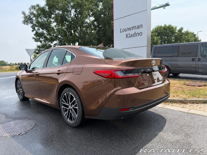 Toyota Camry 2.5 HEV Executive 1800