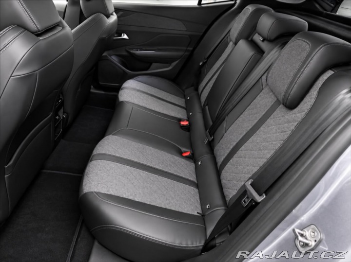 Peugeot 408 1,2 Puretech 130 - ALLURE 2024