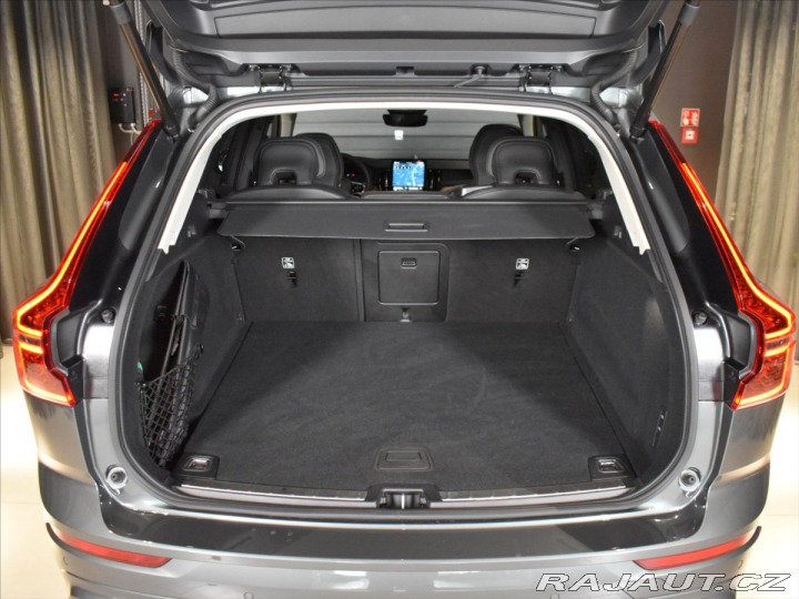 Volvo XC60 2,0 B5 AWD Ultra B&W, 2026