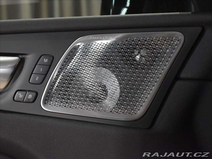 Volvo XC60 2,0 B5 AWD Ultra B&W, 2026