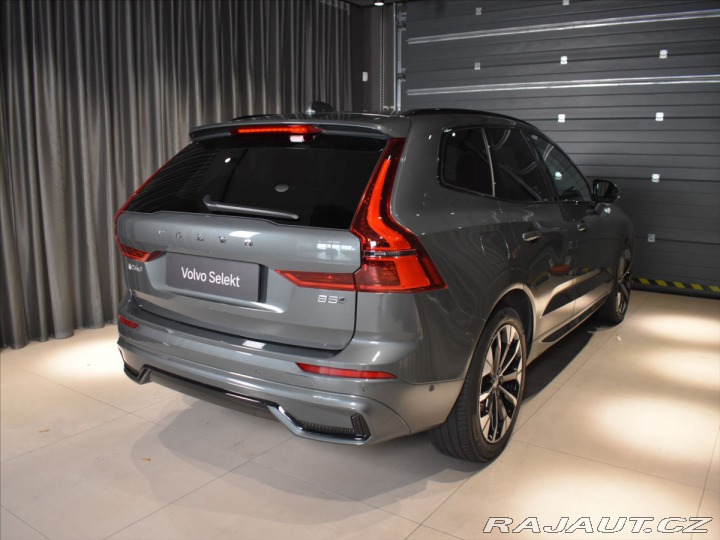 Volvo XC60 2,0 B5 AWD Ultra B&W, 2026
