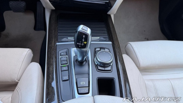 BMW X5 3,0 30d, 190kW, bílá ků 1800