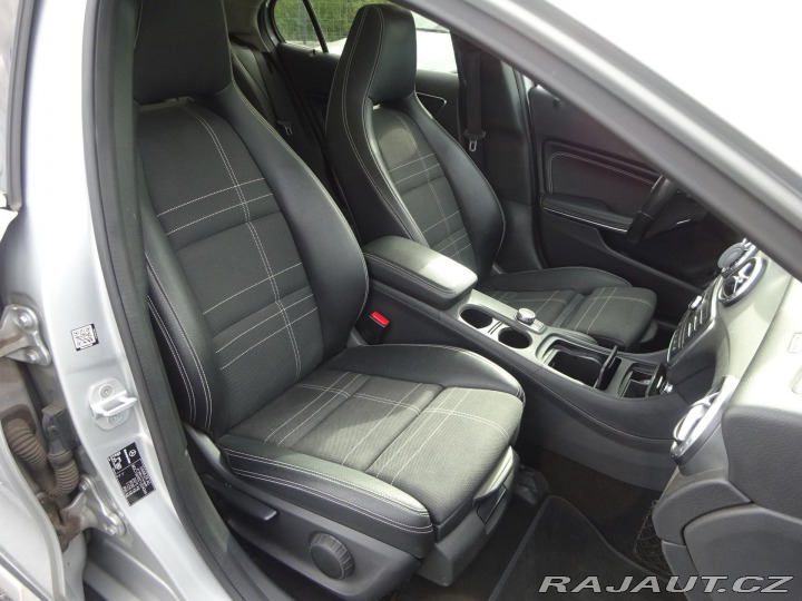 Mercedes-Benz GLA 200d 100kW 4MATIC PANORAM 2017