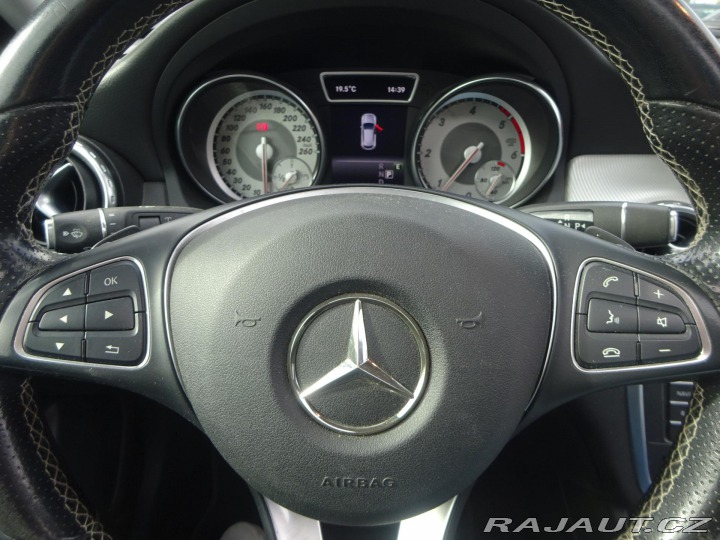 Mercedes-Benz GLA 200d 100kW 4MATIC PANORAM 2017