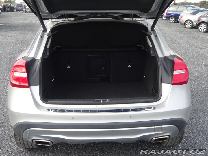 Mercedes-Benz GLA 200d 100kW 4MATIC PANORAM 2017