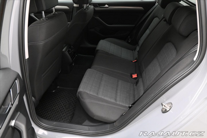 Volkswagen Passat 2,0 TDI 110 kW DSG Busine 2023