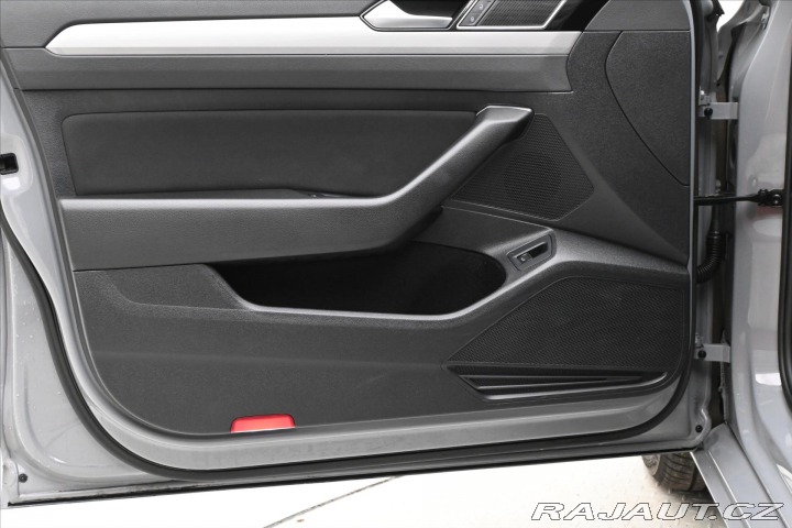 Volkswagen Passat 2,0 TDI 110 kW DSG Busine 2023