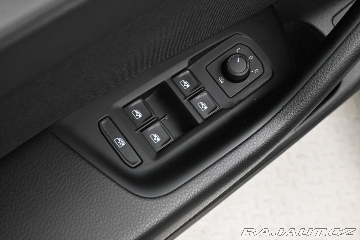Volkswagen Passat 2,0 TDI 110 kW DSG Busine 2023