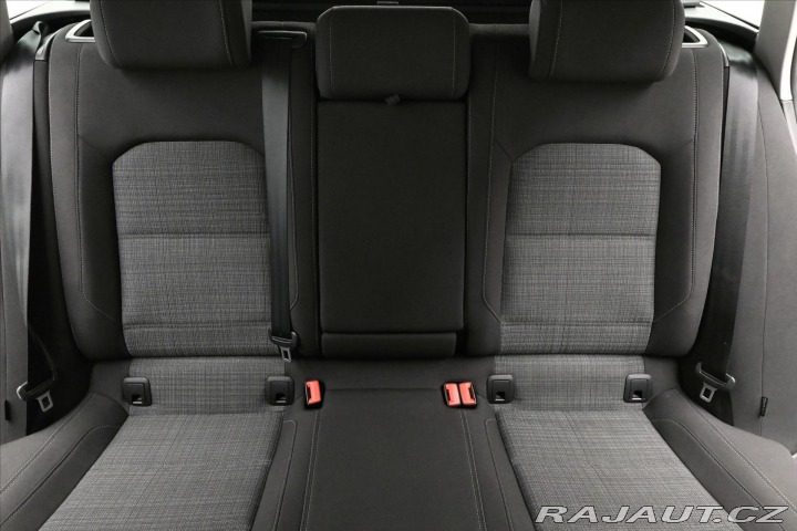 Volkswagen Passat 2,0 TDI 110 kW DSG Busine 2023