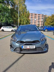 Kia  Ceed SW 1,5   verze TOP, motor (1