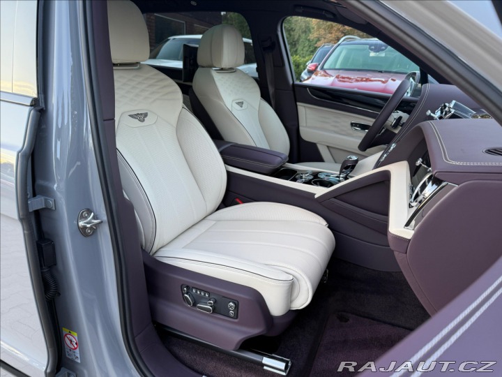 Bentley Bentayga Extended Wheelbase Azure 2024
