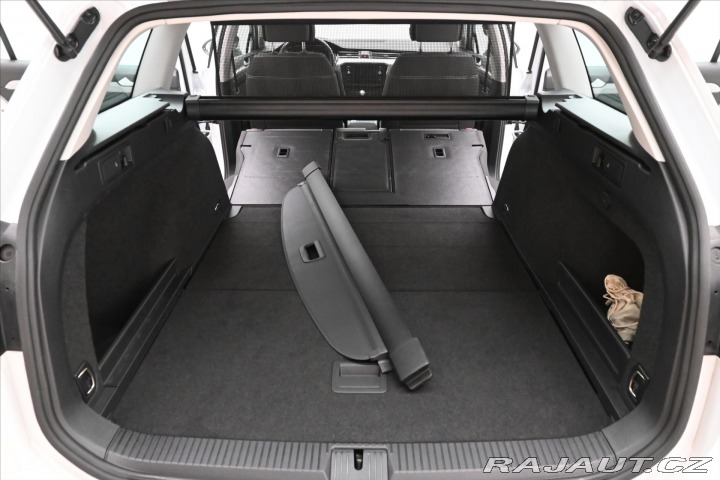 Volkswagen Passat 2,0 TDI 110 kW DSG Busine 2023