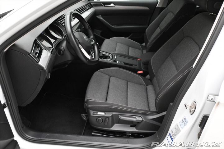 Volkswagen Passat 2,0 TDI 110 kW DSG Busine 2023