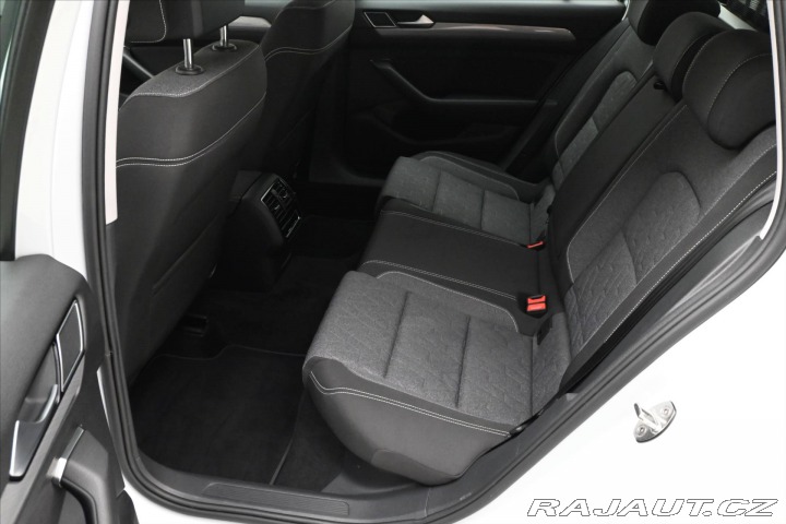 Volkswagen Passat 2,0 TDI 110 kW DSG Busine 2023