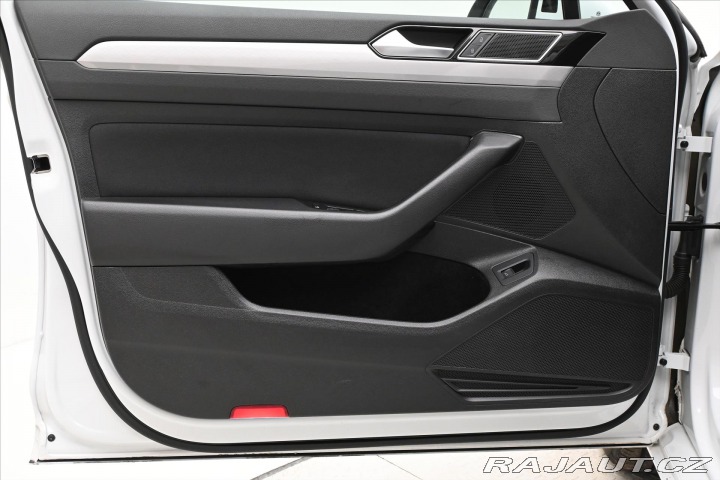Volkswagen Passat 2,0 TDI 110 kW DSG Busine 2023