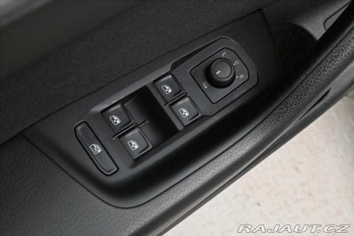 Volkswagen Passat 2,0 TDI 110 kW DSG Busine 2023