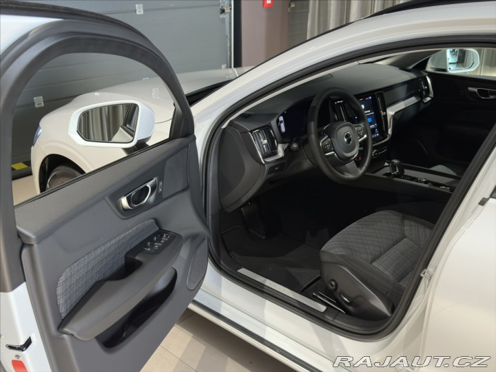Volvo V60 2,0 B4 Mild Hybrid Core 2026