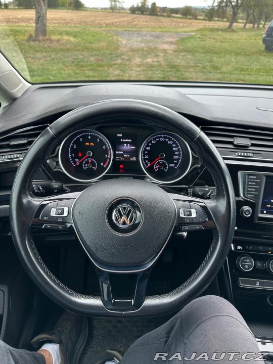 Volkswagen Touran 1,4 Highline TSI 7-míst 2017
