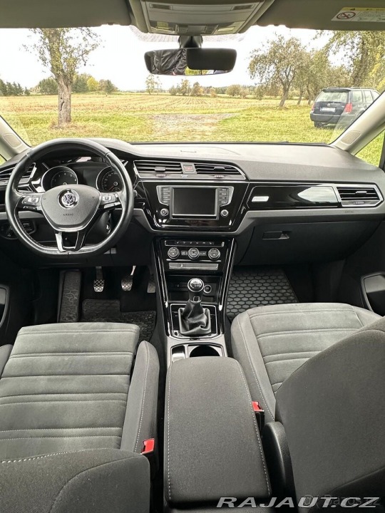 Volkswagen Touran 1,4 Highline TSI 7-míst 2017