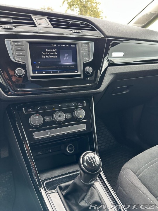 Volkswagen Touran 1,4 Highline TSI 7-míst 2017
