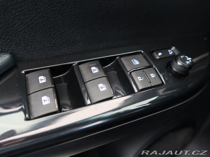 Toyota Hilux 2.8D,Invincible,4X4,CZ,1M 2021