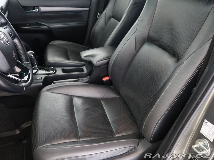 Toyota Hilux 2.8D,Invincible,4X4,CZ,1M 2021