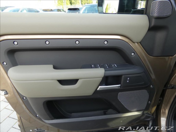 Land Rover Defender 3,0 D200 S,5let záruka,1m 2024
