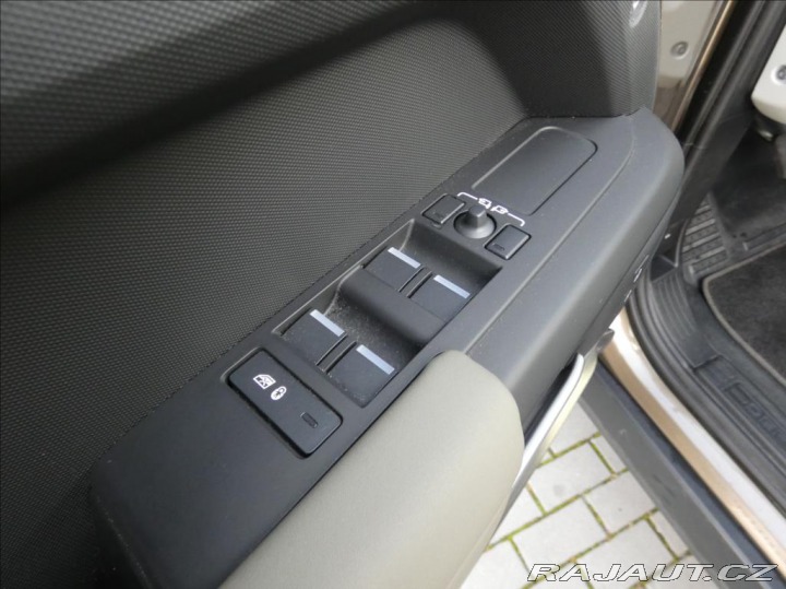 Land Rover Defender 3,0 D200 S,5let záruka,1m 2024