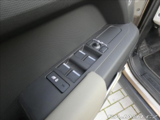 Land Rover Defender 3,0 D200 S,5let záruka,1m 2024