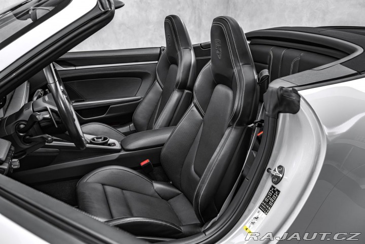 Porsche Ostatní modely Sport Chrono, výfuky, ven 2023