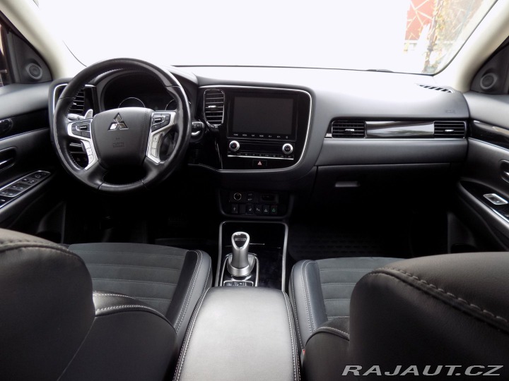Mitsubishi Outlander 2.4 PHEV/4WD/1.Maj./LED/ 2021