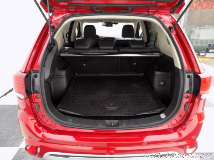 Mitsubishi Outlander 2.4 PHEV/4WD/1.Maj./LED/ 2021