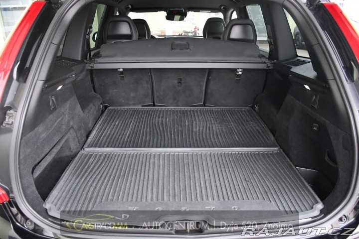 Volvo XC90 D5 AWD MOMENTUM ČR 2017