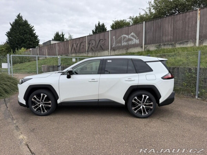 Toyota RAV4 FWD EXECUTIVE SKLADOVÝ VŮ 1800