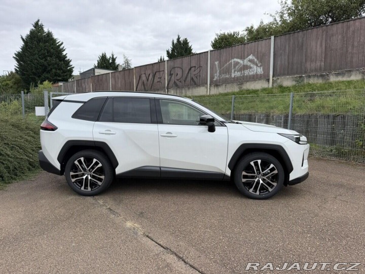 Toyota RAV4 FWD EXECUTIVE SKLADOVÝ VŮ 1800