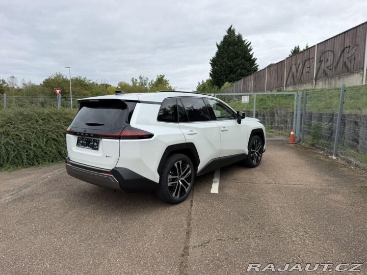 Toyota RAV4 FWD EXECUTIVE SKLADOVÝ VŮ 1800