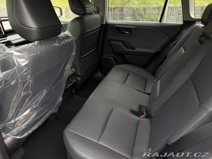 Toyota RAV4 FWD EXECUTIVE SKLADOVÝ VŮ 1800