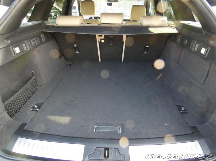 Land Rover Range Rover Velar 3,0 D300 R-Dynamic SE,1ma 2022
