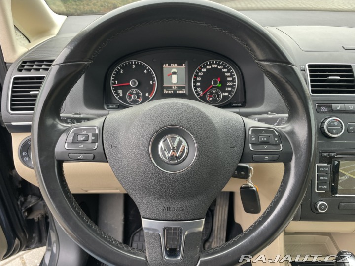 Volkswagen Touran 2,0 TDi 103kw DSG Highlin 2014
