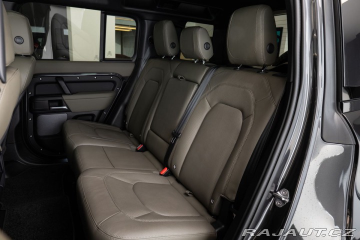 Land Rover Defender 110 D200 2024