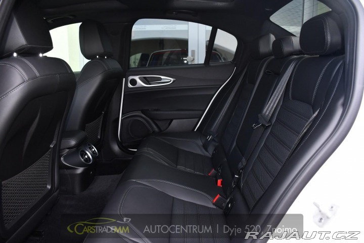 Alfa Romeo Giulia 2.0T 16V 206kW VELOCE AT8 2024