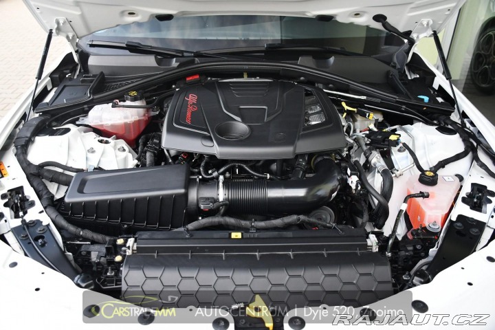 Alfa Romeo Giulia 2.0T 16V 206kW VELOCE AT8 2024