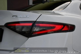 Alfa Romeo Giulia 2.0T 16V 206kW VELOCE AT8 2024