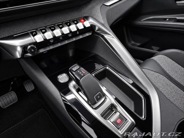 Peugeot 5008 1,6 7 míst/Tažné/Aut/Navi 2017